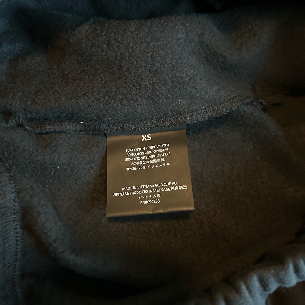 Fear of God Essentials Classic Sweatshort
Jet Black SS25 Size XS - Picture 4 of 8